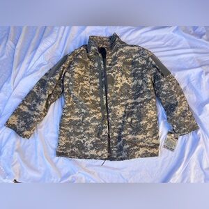 Rothco Digital Camouflage M-65 Field Jacket Men’s size Large with Liner and Hat